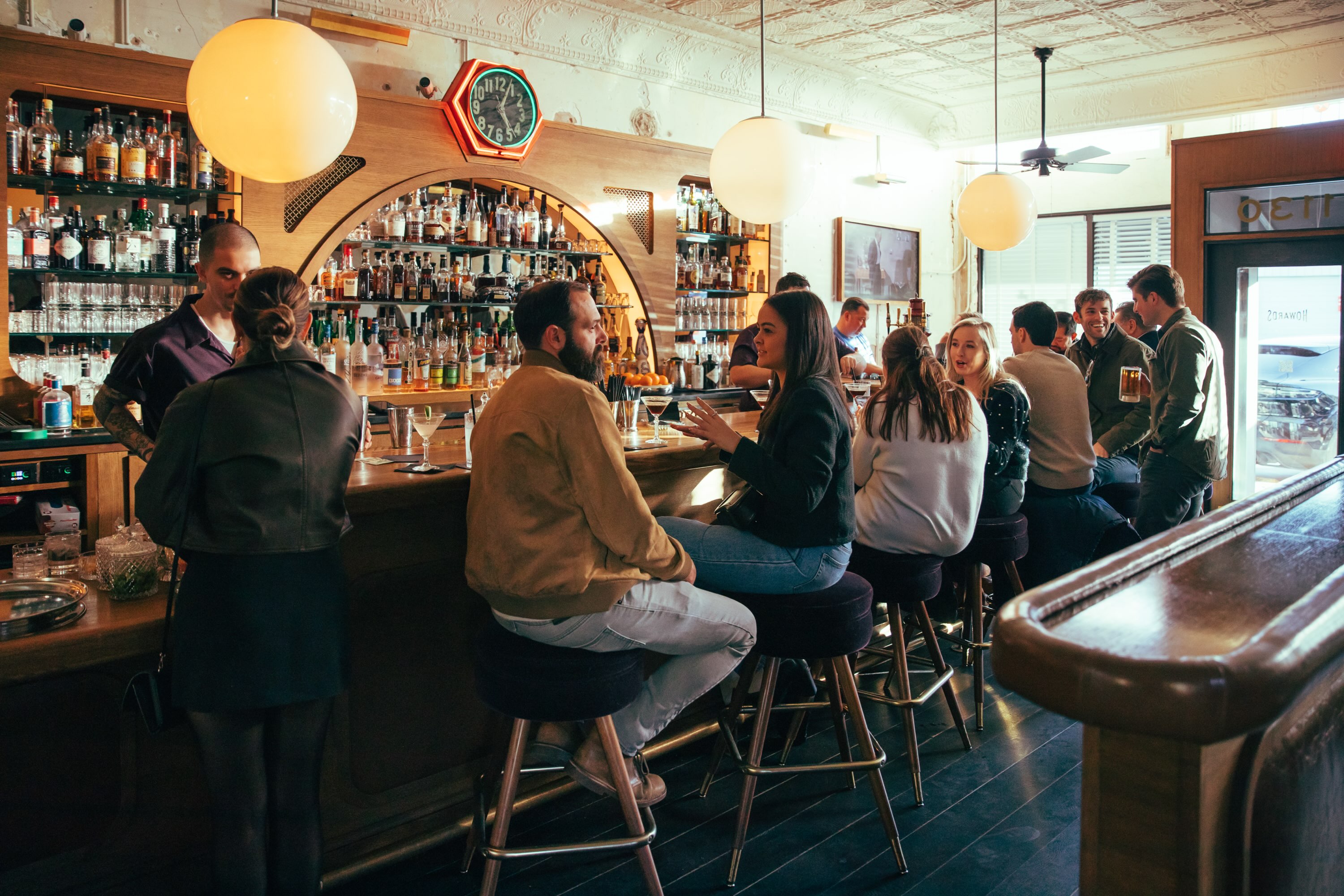 Howards Bar & Club